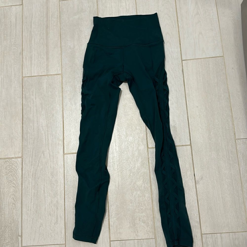 Lululemon 25” mesh detailed legging green 2
